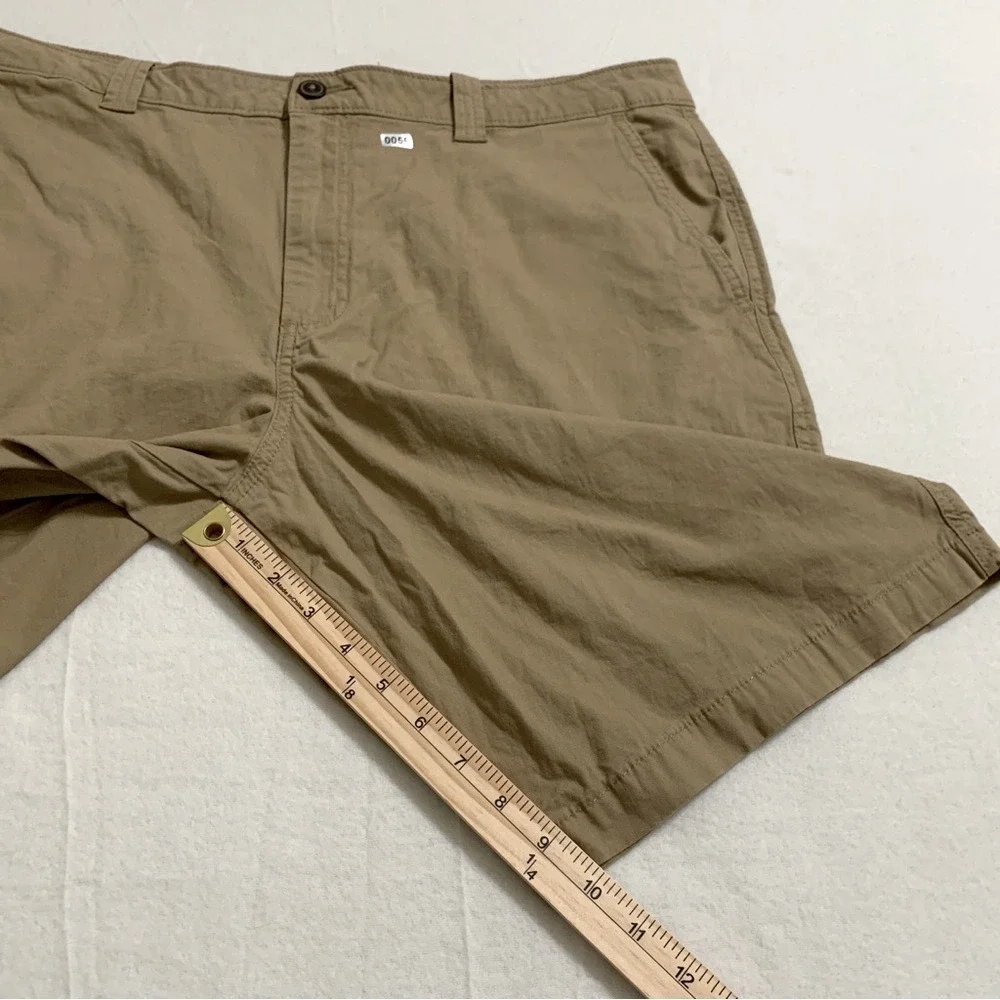 Magellan Outdoors Shorts Men's Flat Front Cotton Blend Khaki Size 40W Inseam 10